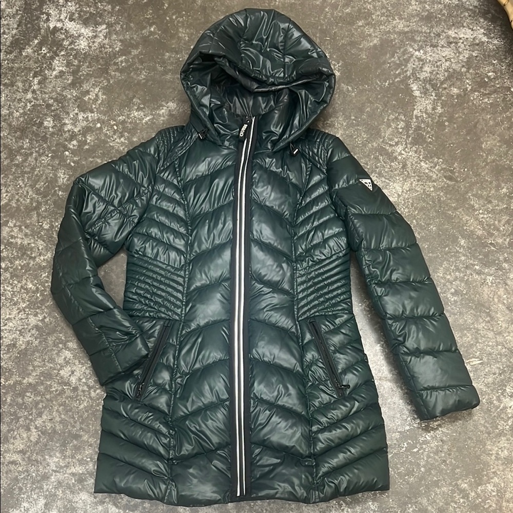 NWOT Guess Green Puffer Jacket with Quilted Design and Hood